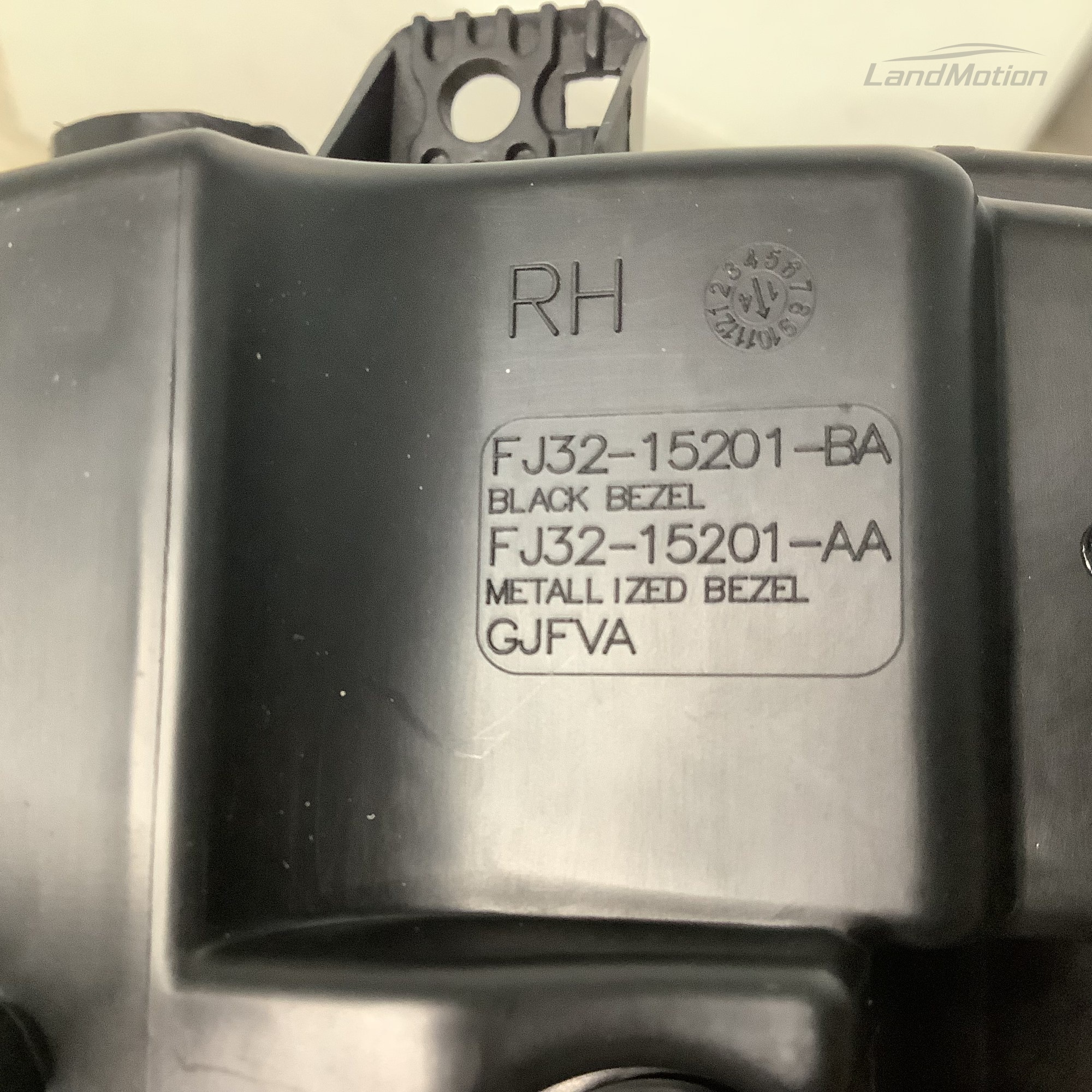 Противотуманная фара Land Rover Discovery Sport L550, LR077887, LR136868, FJ3215200AC, FJ3215200AD