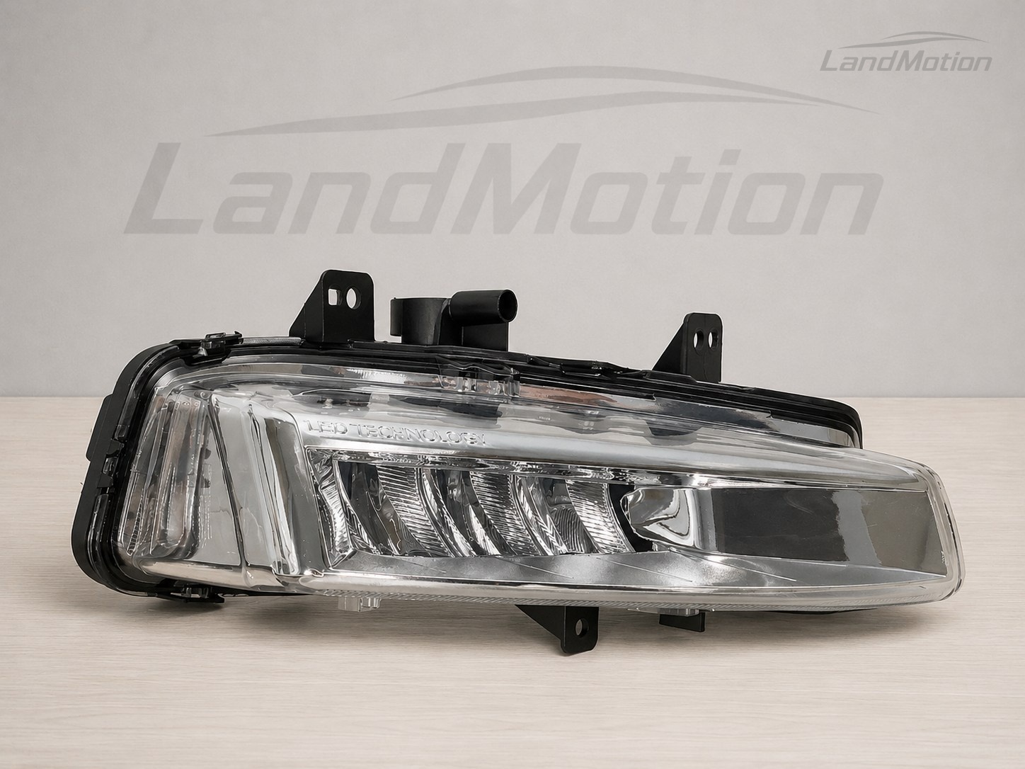 Противотуманная фара Land Rover Discovery Sport L550, LR077887, LR136868, FJ3215200AC, FJ3215200AD